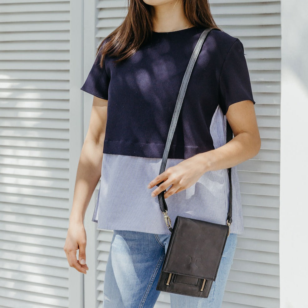 Urban Cellphone Sling Leather